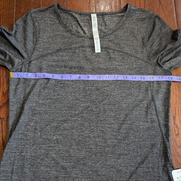 BNWT Lululemon On Track Long Sleeve Heathered Black - size 8 - Picture 10 of 13